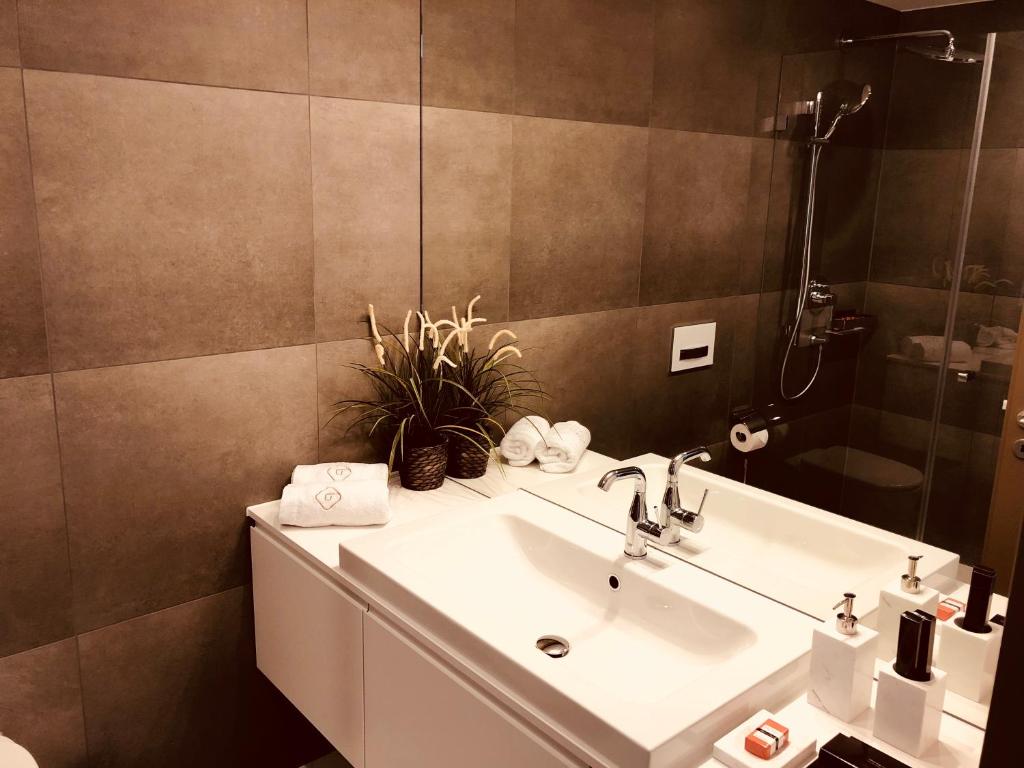 Park Tower City View Apartments room 5